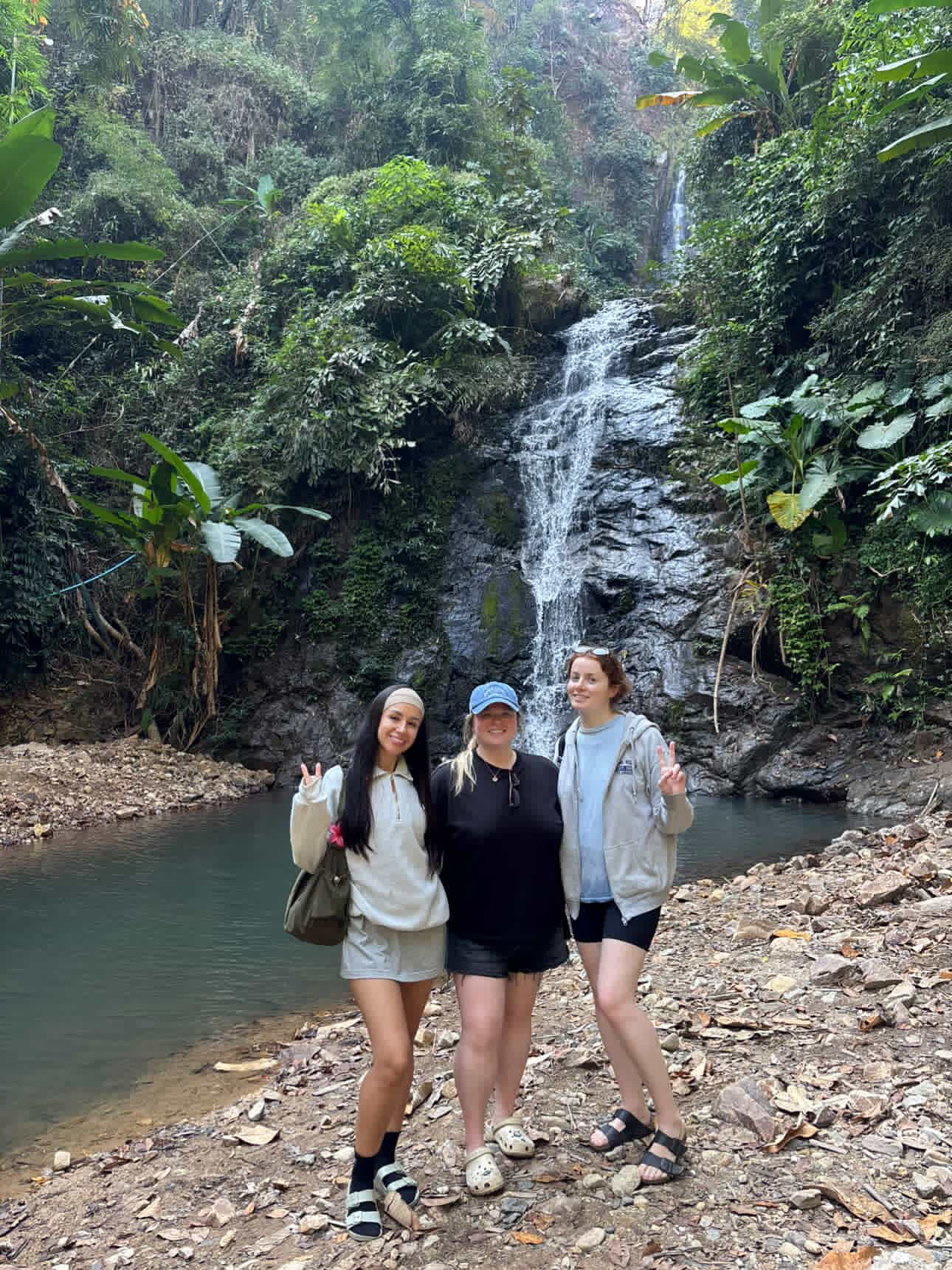 TEFL interns in Thailand exploring