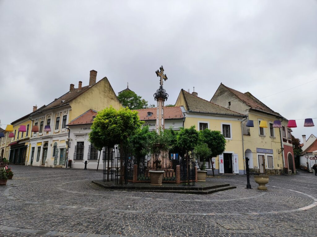 Cobbled square and fountain in Szentendre, a Hungarian small town of the kind CETP places teachers in