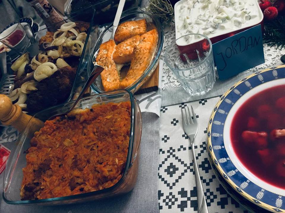 montessori-tefl-teaching-in-poland-having-christmas-dinner