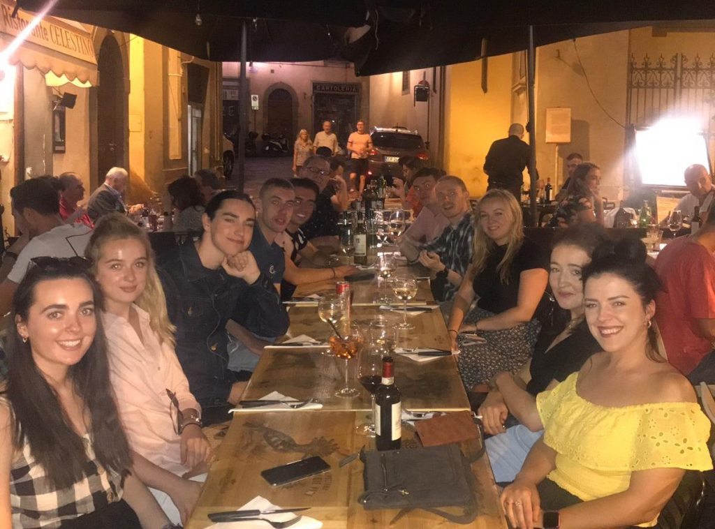 dining=in=italy-during-tefl-course-group-teachers-eating-out