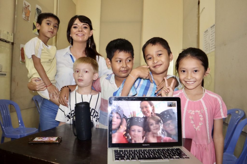 irish-teacher-in-cambodia-with-students-tefl-experience