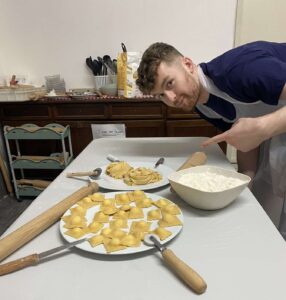 Italy_Internship, TEF;L teachers larning to cook a local dish in Italy