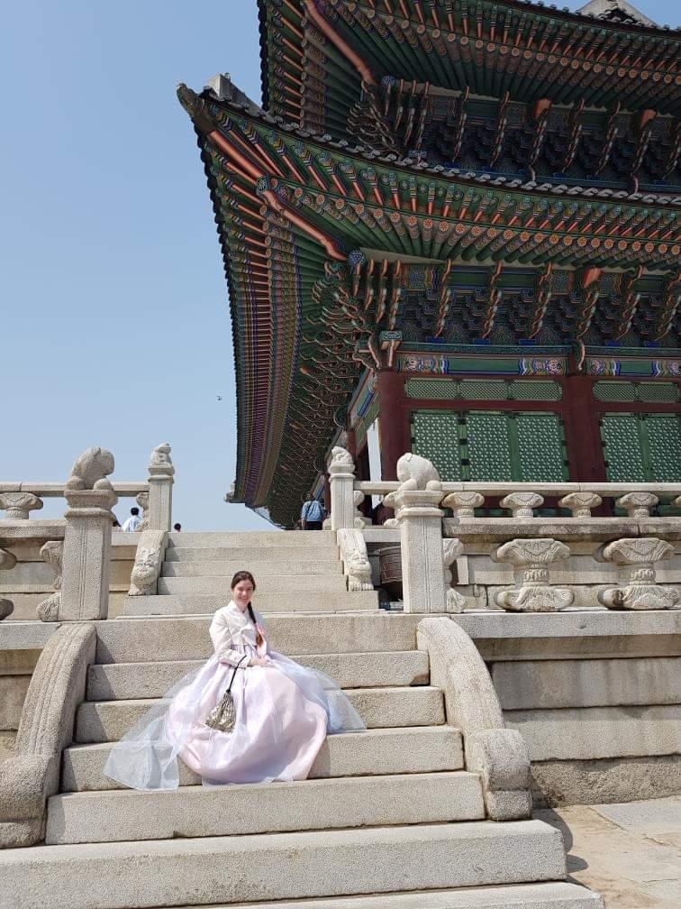 Niamh-teaching -n south-korea