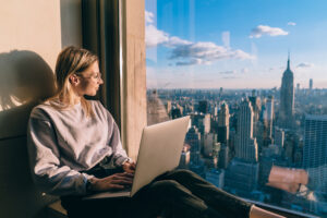 TEFL affiliate promoting TEFL.ie courses from a laptop while travelling