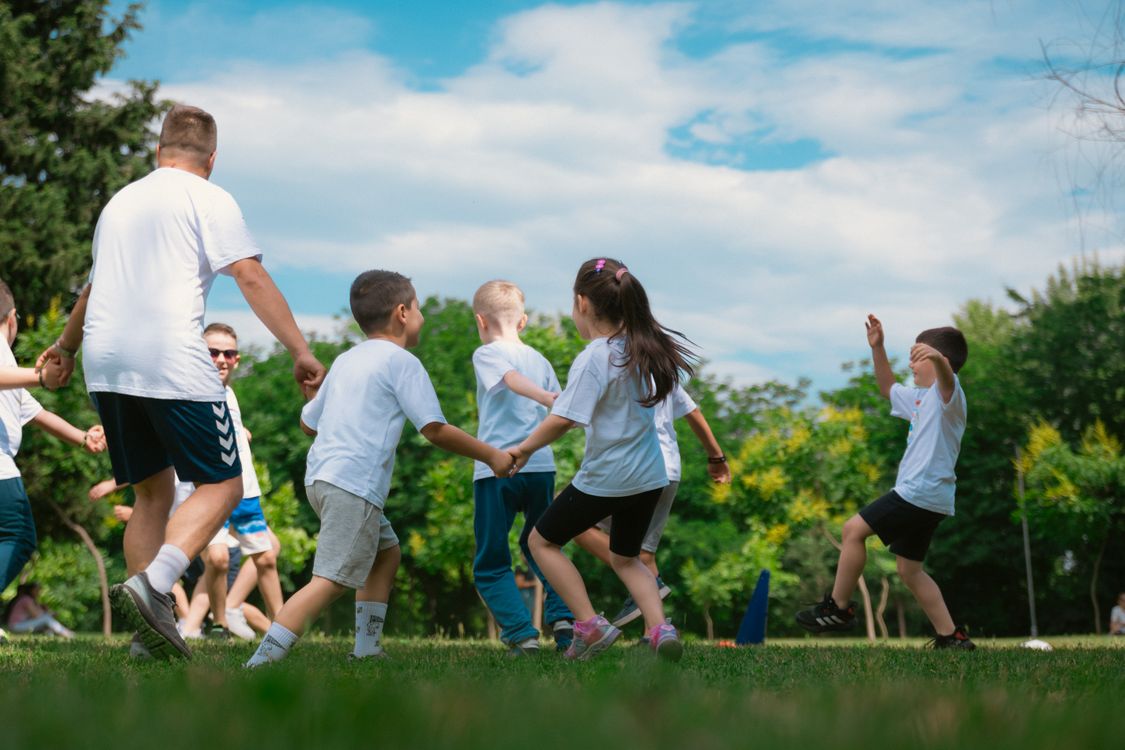 Children taking part in an outdoor summer camp activity, a common seasonal way to teach English in Italy
